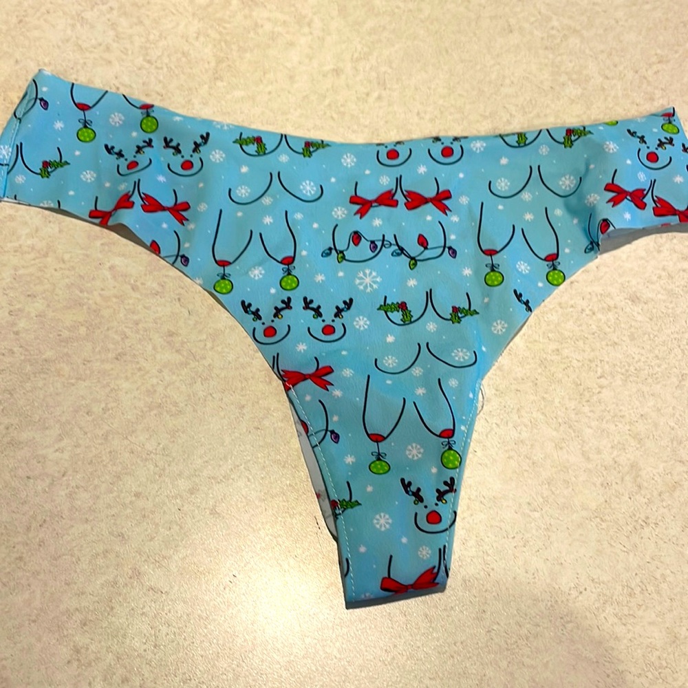 Shinesty Snowwomen and tassel Thong pack